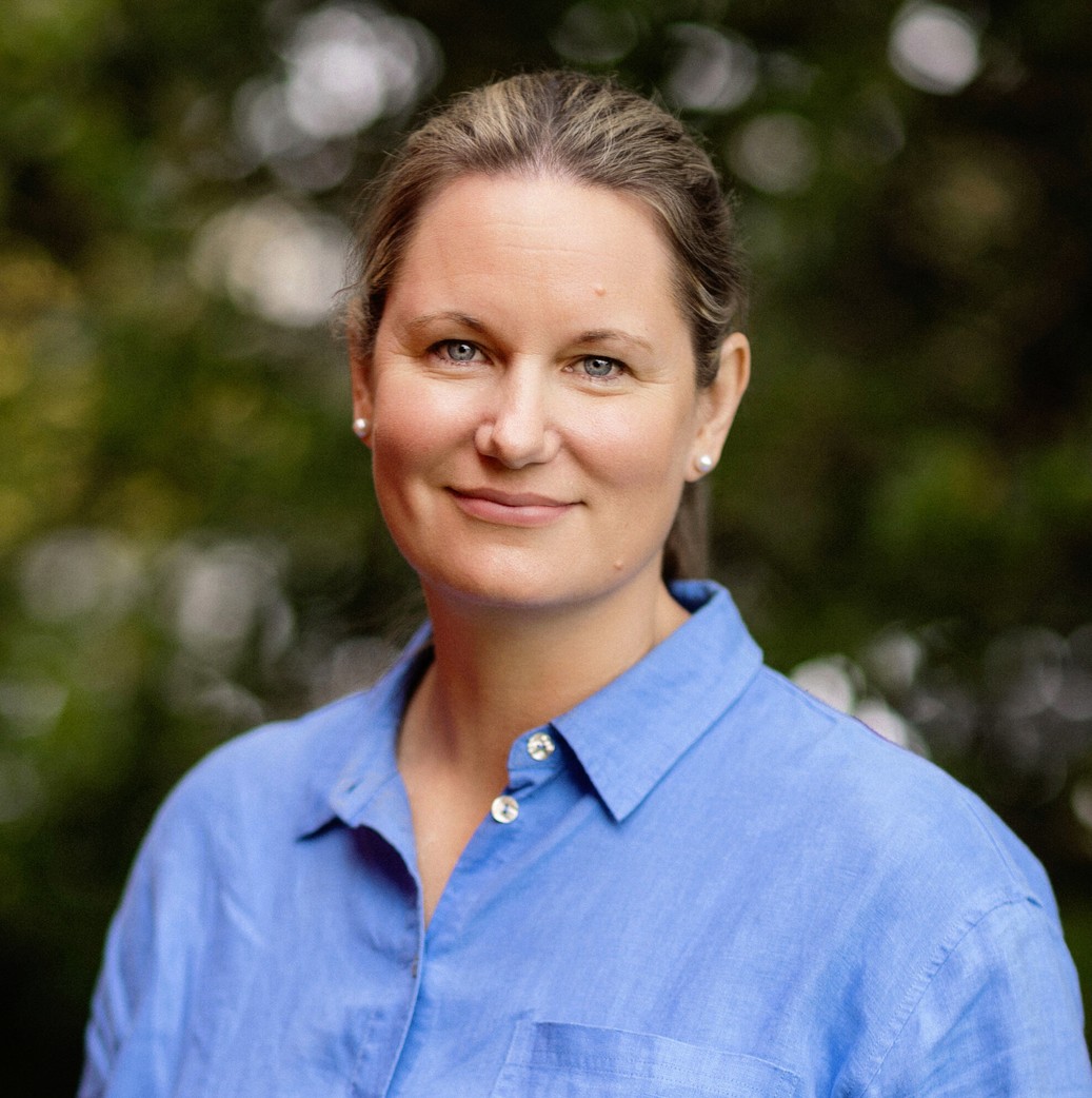 Dr Elizabeth Coster